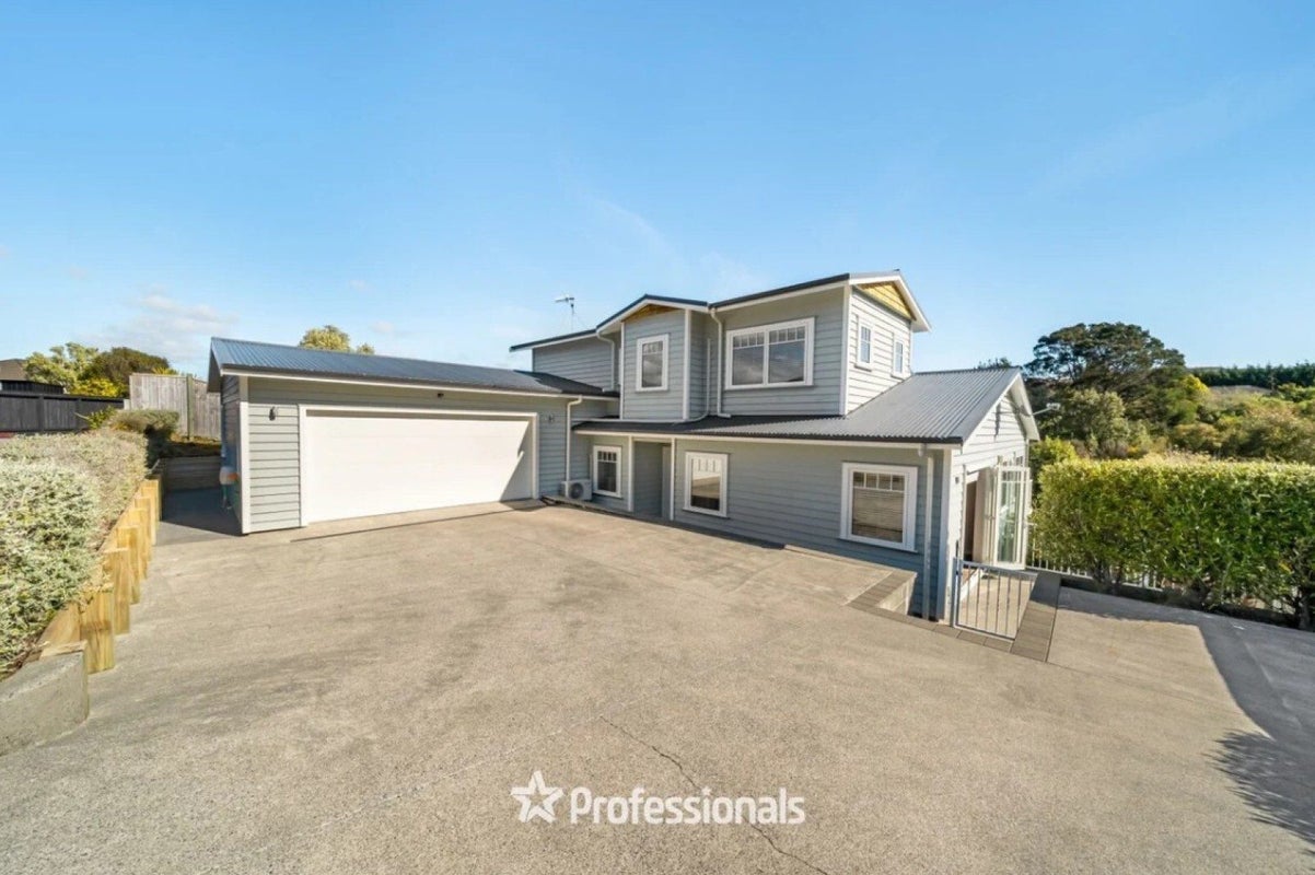 14 Ronald Scott Grove, Riverstone Terraces, Upper Hutt - Carousel 2