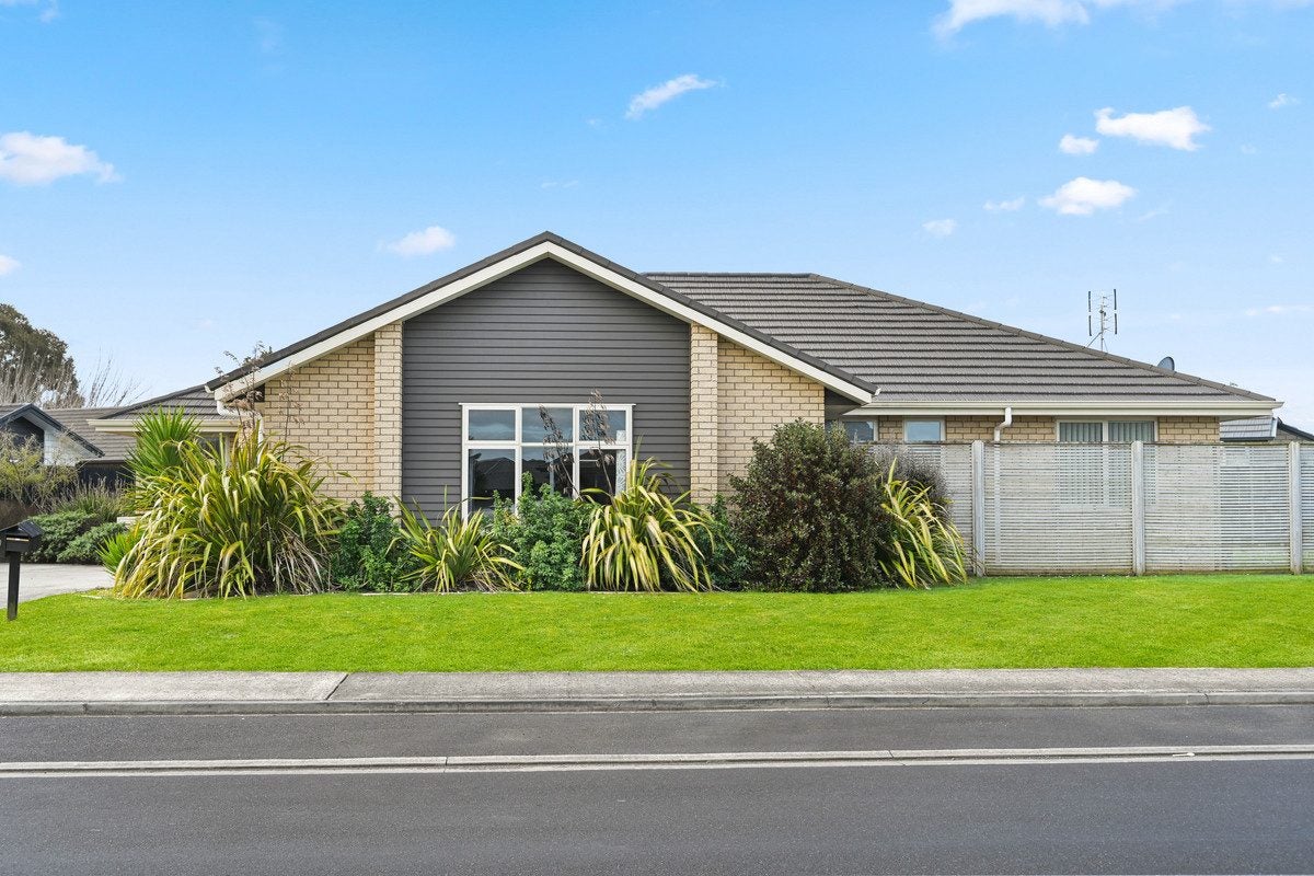 19 Ladeira Place, Fitzroy, Hamilton - Carousel 2