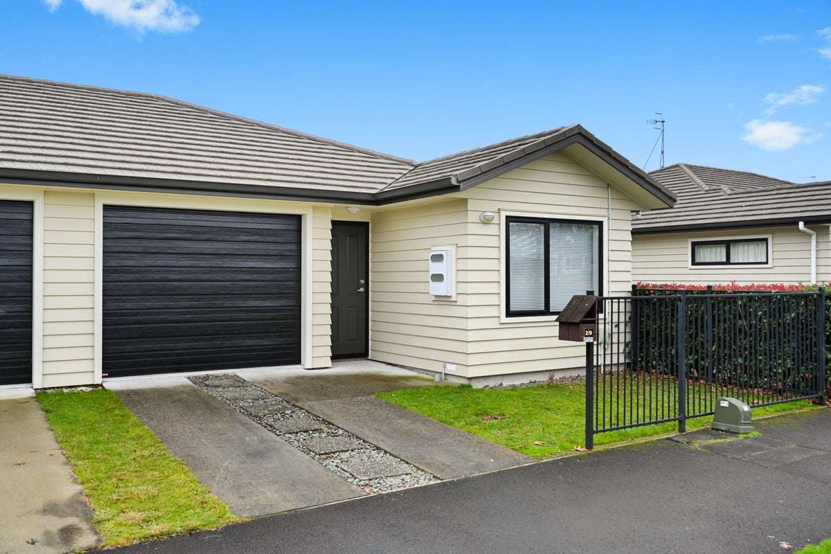 2/9 Albert Street, Hamilton East, Hamilton - Carousel 2