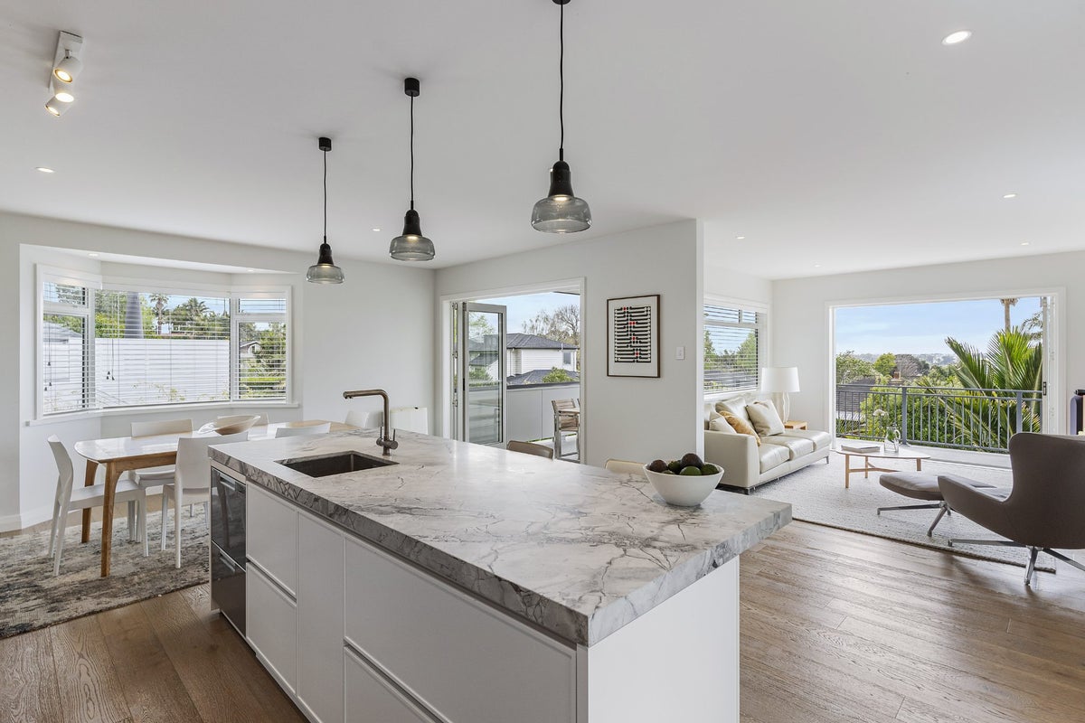 10 Sadgrove Terrace, Mount Albert, Auckland - Carousel 2