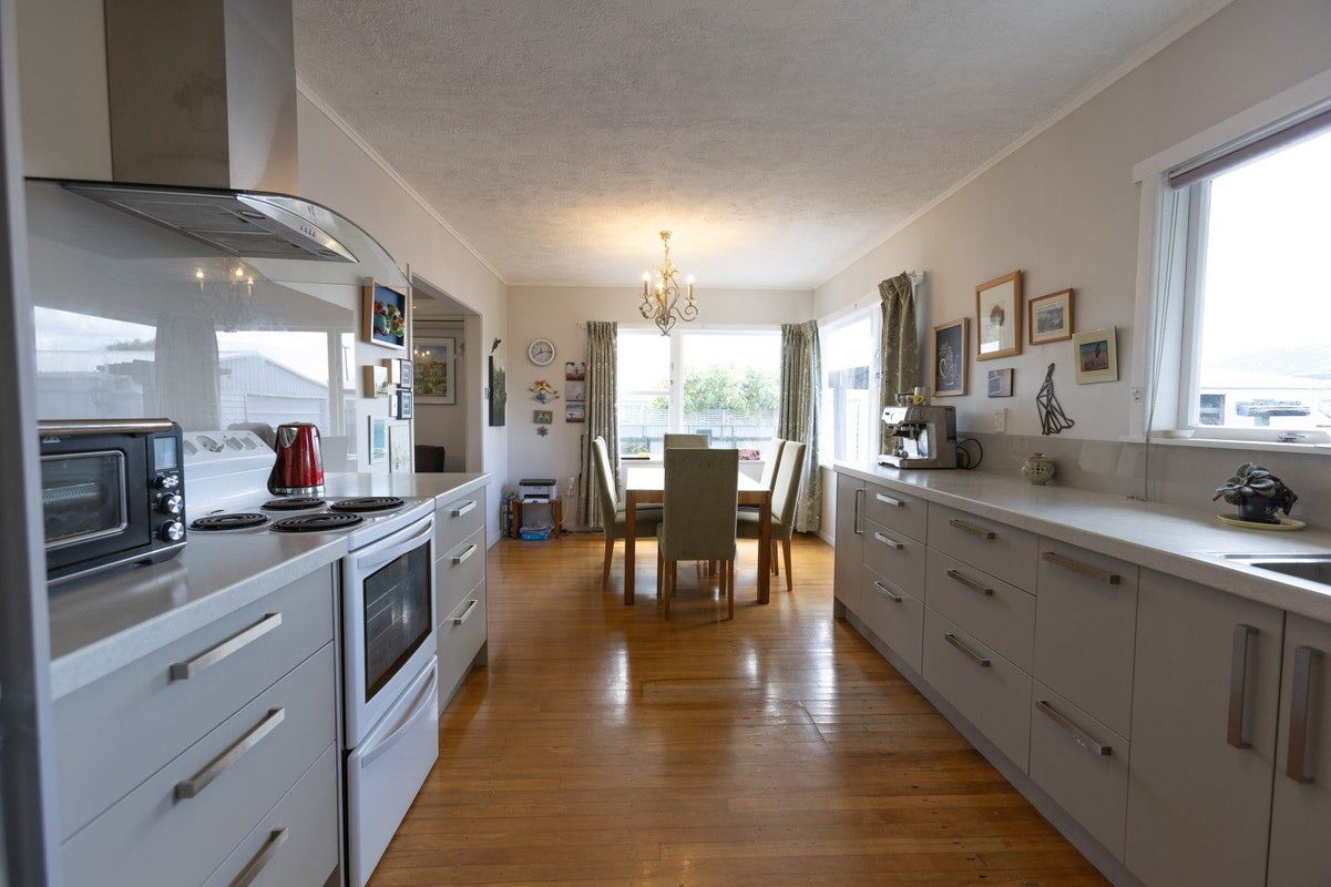 90 Murphy Road, Taradale, Napier - Carousel 2