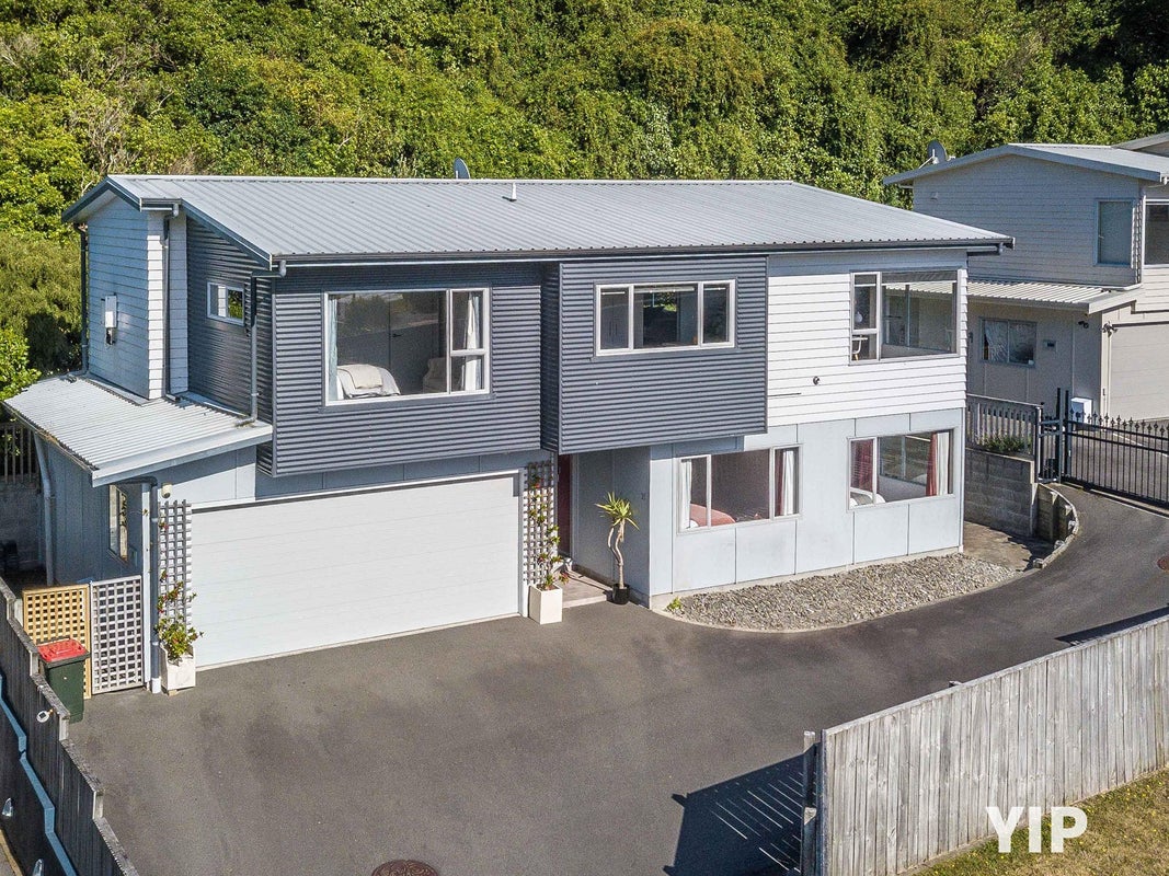 35 Meadowcroft Grove, Johnsonville, Wellington - Carousel 1