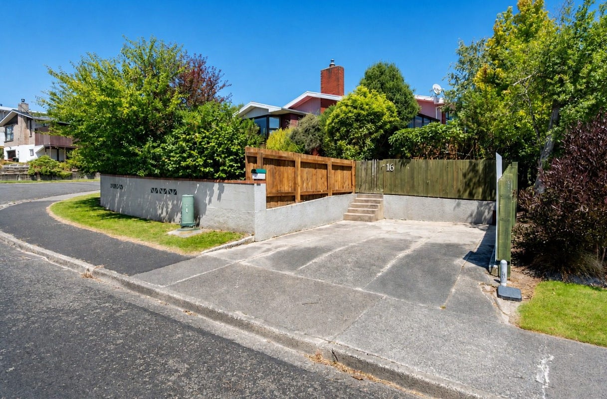 16 Kinmont Crescent, Kinmont Park, Mosgiel - Carousel 2