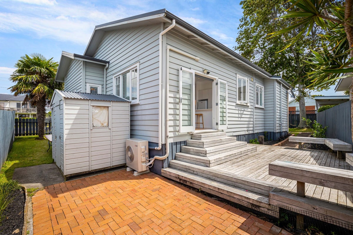 12 Rewarewa Road, Te Atatu Peninsula, Auckland - Carousel 2