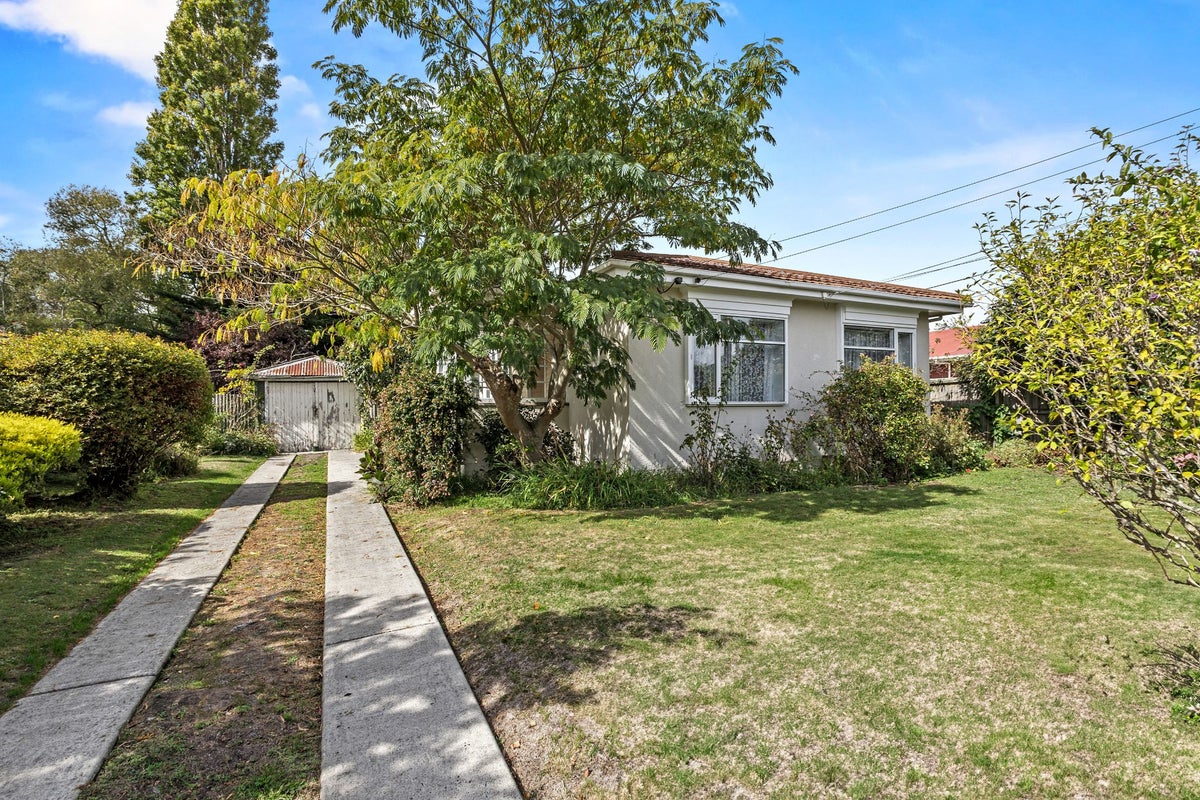 15 Bond Street, Waltham, Christchurch - Carousel 1