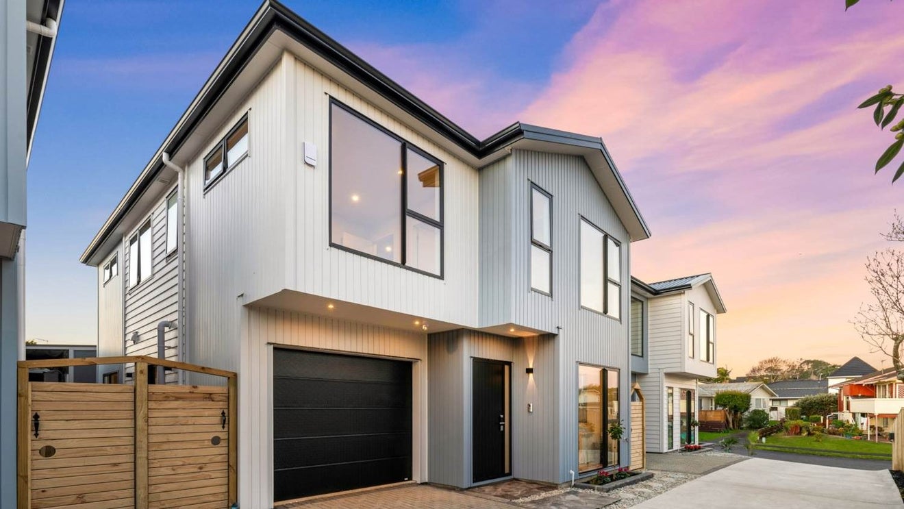 16B Vanbrugh Place, Bucklands Beach, Auckland - Carousel 1