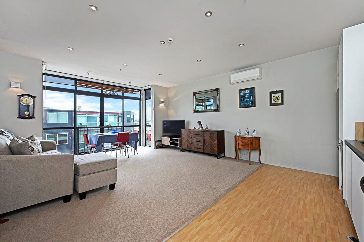 16/374 Jackson Street, Petone, Lower Hutt - Carousel 2