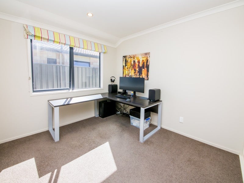 2 Greenlea Place, Frimley, Hastings - Carousel 17