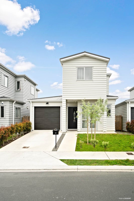 19 Divide Loop, Takanini, Auckland - Carousel 1
