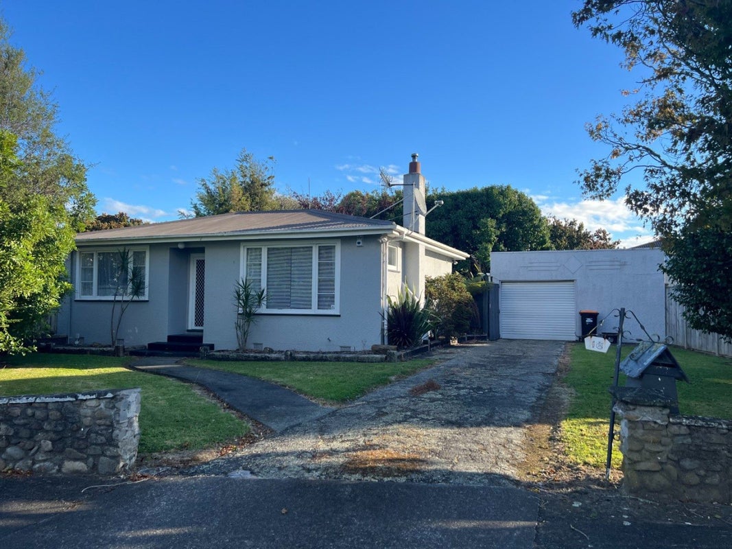 16 Stirling Crescent, Hokowhitu, Palmerston North - Carousel 1