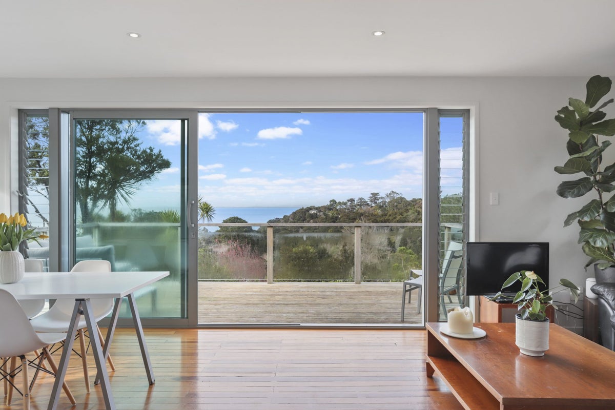 8 McEldowney Road, Titirangi, Auckland - Carousel 1