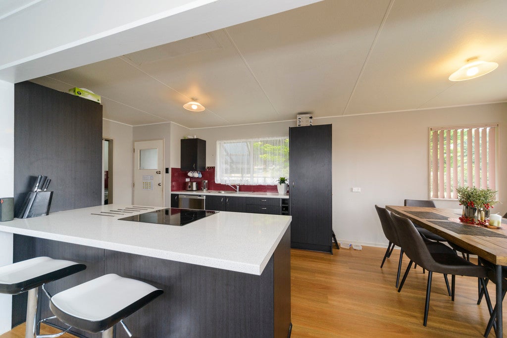 1 Escort Grove, Awapuni, Palmerston North - Carousel 2