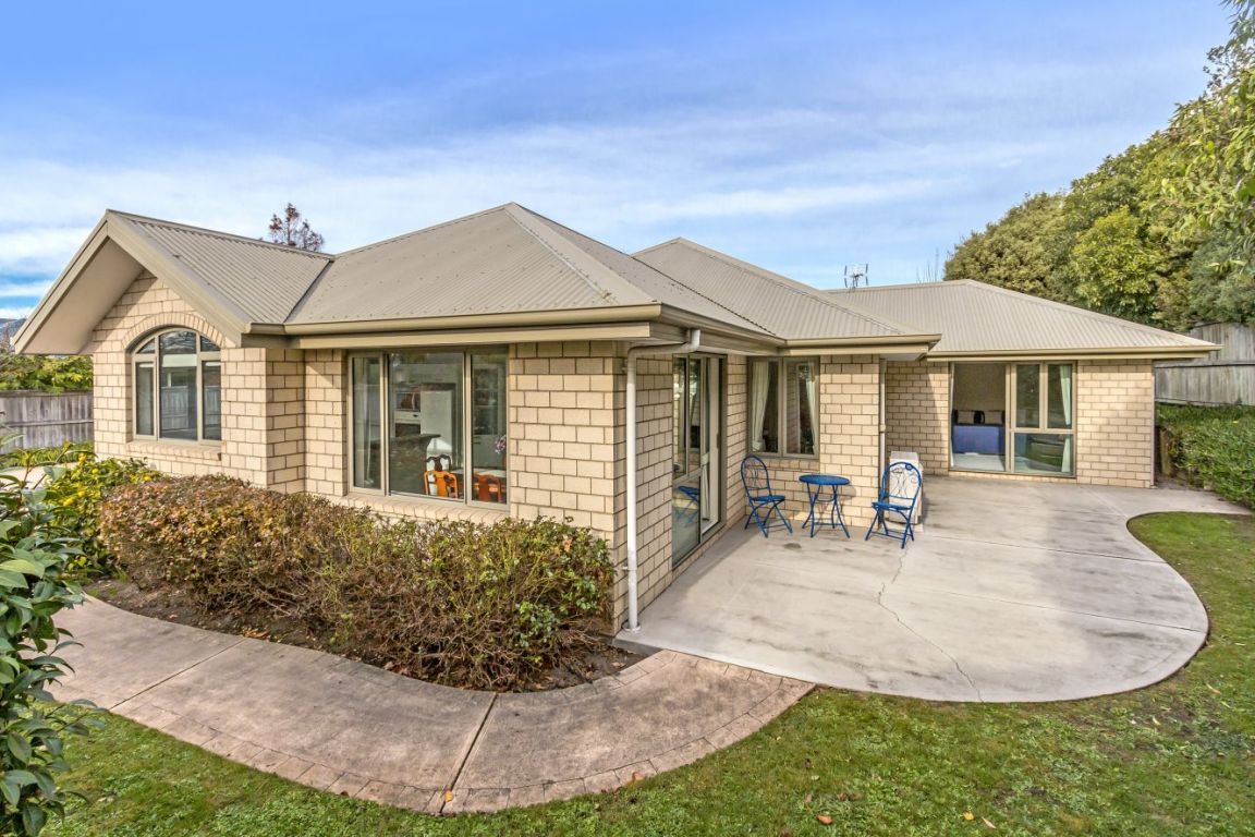 37 Baltimore Green, Shirley, Christchurch - Carousel 1