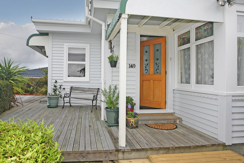 140 Severn Street, Island Bay, Wellington - Carousel 1