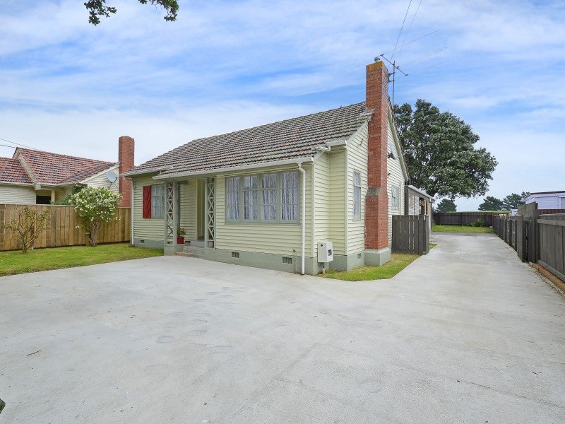 31 Pirie Crescent, Moera, Lower Hutt - Carousel 1