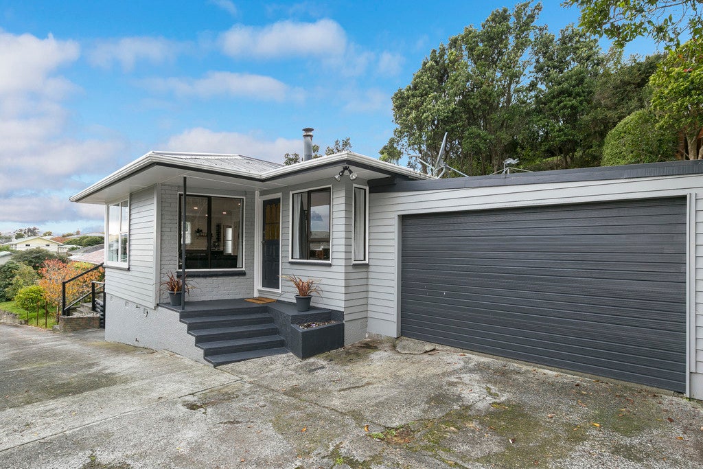 34 Beazley Avenue, Paparangi, Wellington - Carousel 1