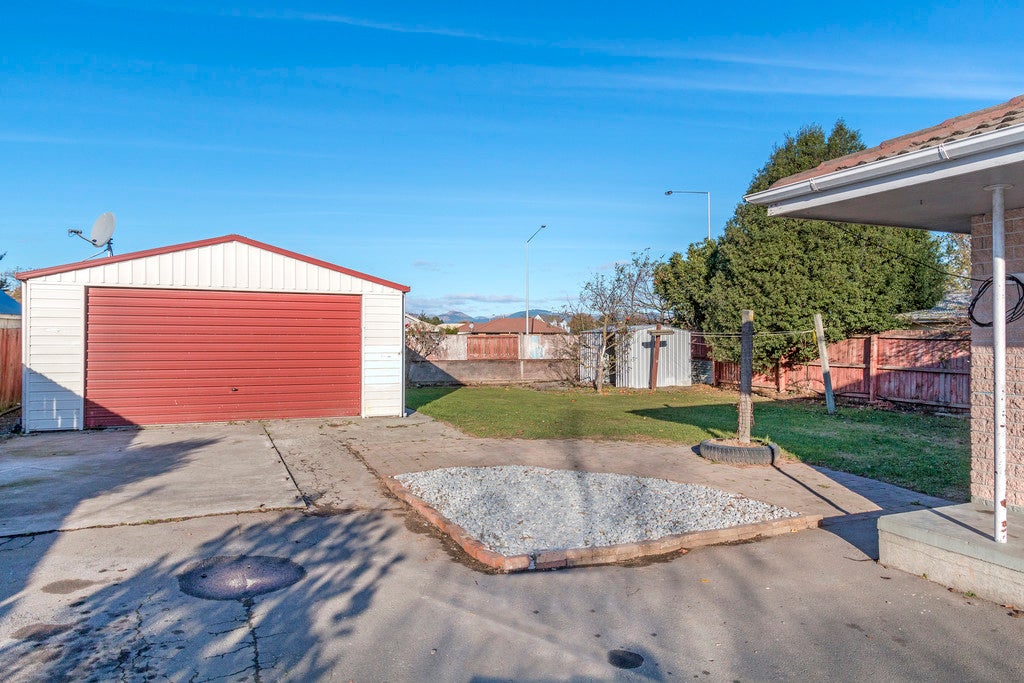 21 Pensacola Crescent, Broomfield, Christchurch - Carousel 2