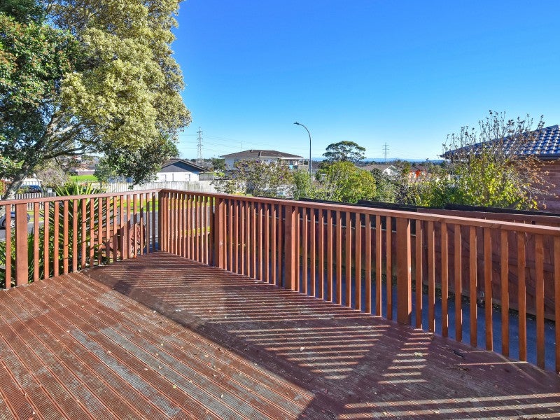 20 Dillon Crescent, Clover Park, Auckland - Carousel 2