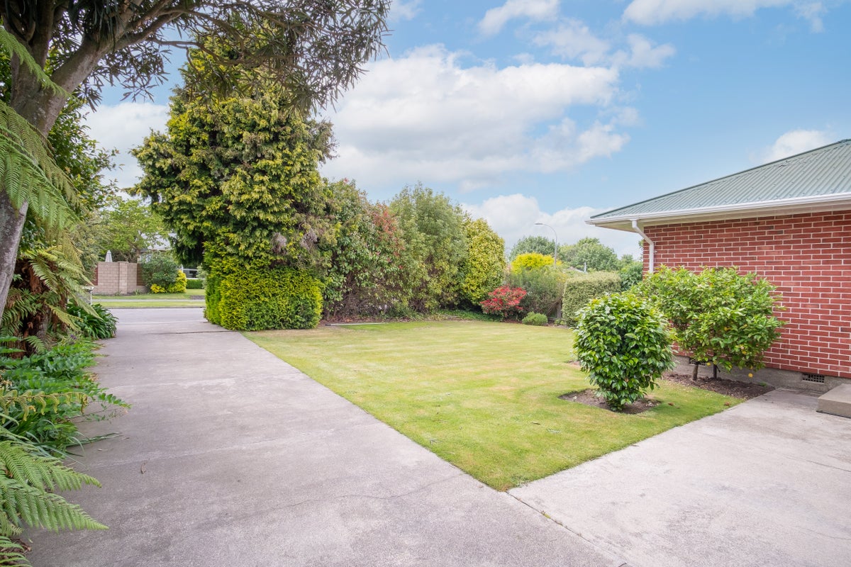 7 Canberra Place, Redwood, Christchurch - Carousel 15