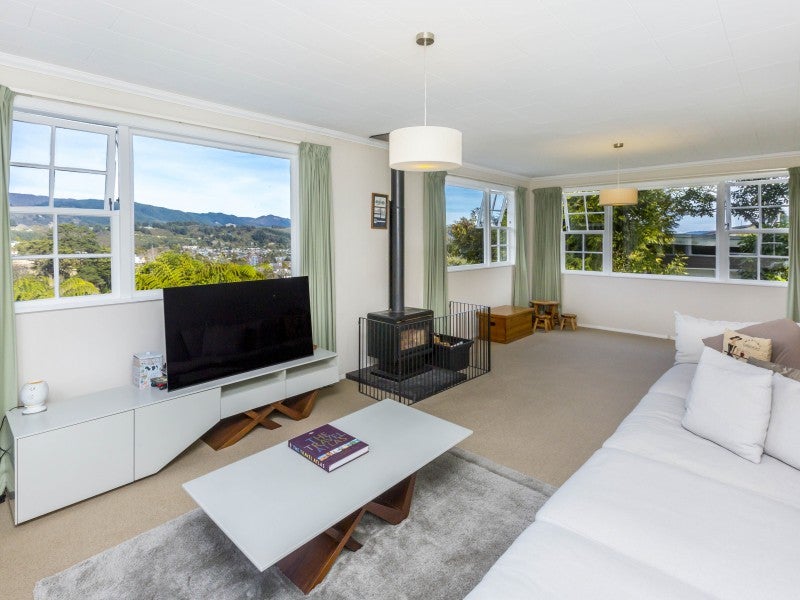16 Alleyne Court, Brown Owl, Upper Hutt - Carousel 1