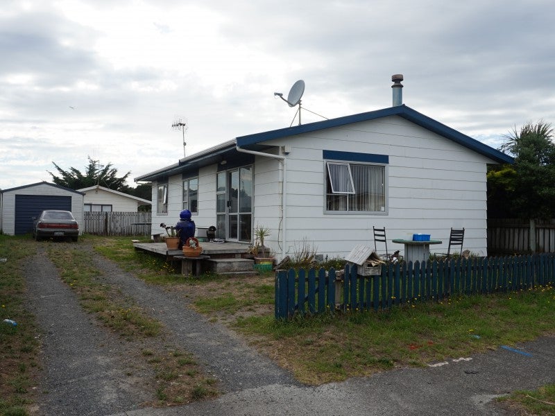 11 Colenso Place, Otaki Beach, Otaki - Carousel 1
