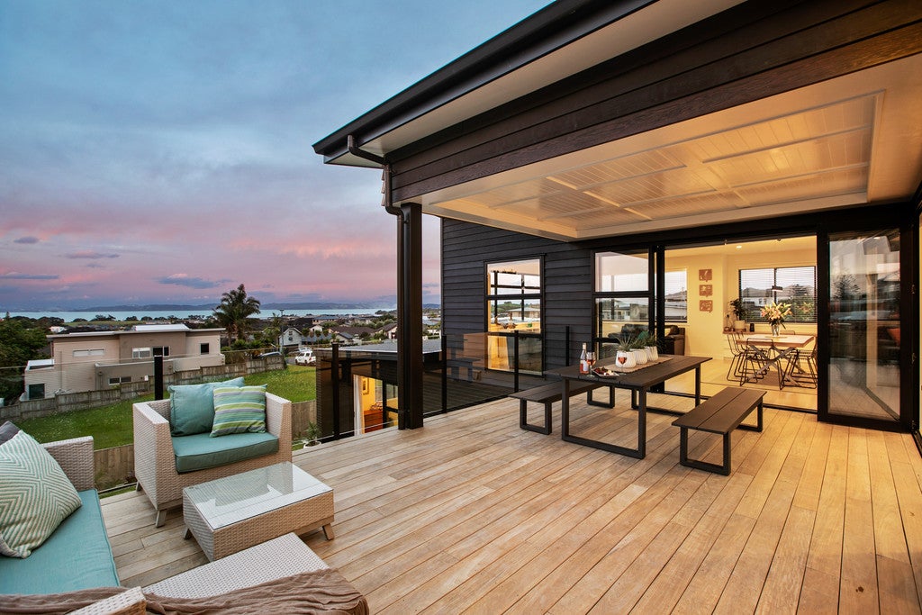 11 Thistle Close, Beachlands, Auckland - Carousel 1
