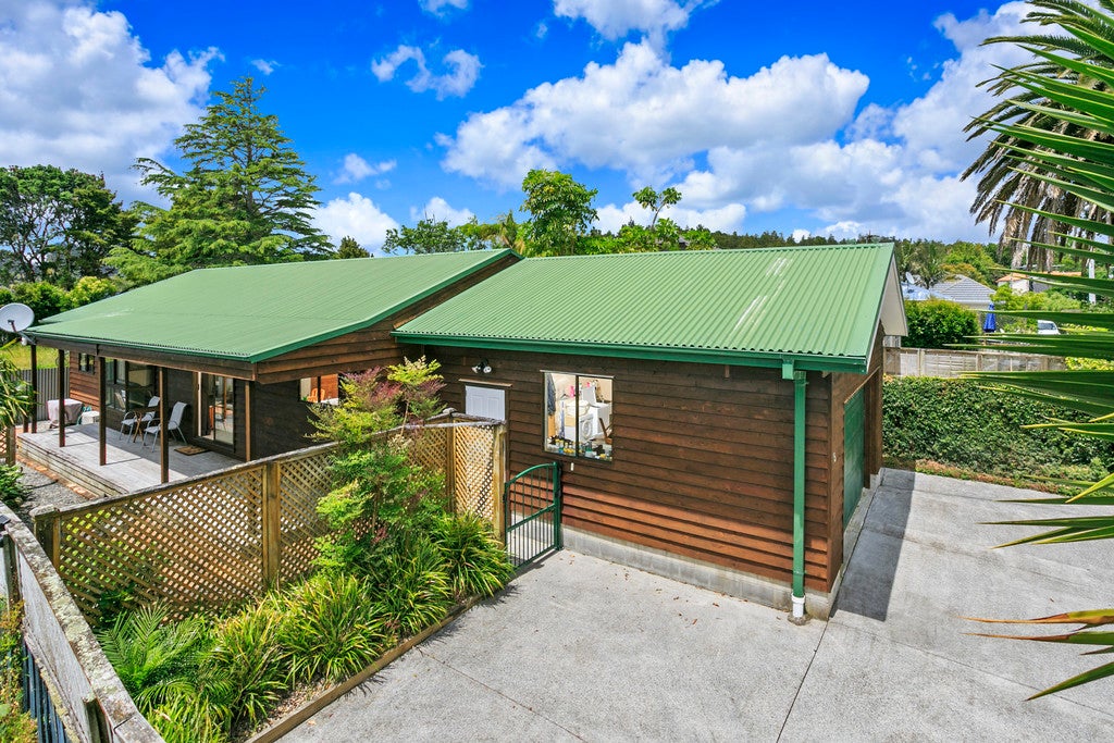 15 Hillcrest Avenue, Hillcrest, Auckland - Carousel 1