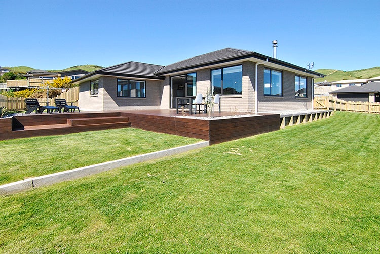 16 Mervyn Kemp Drive, Tawa, Wellington - Carousel 1