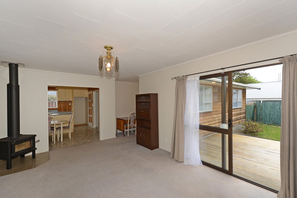 14 Fremont Grove, Totara Park, Upper Hutt - Carousel 1