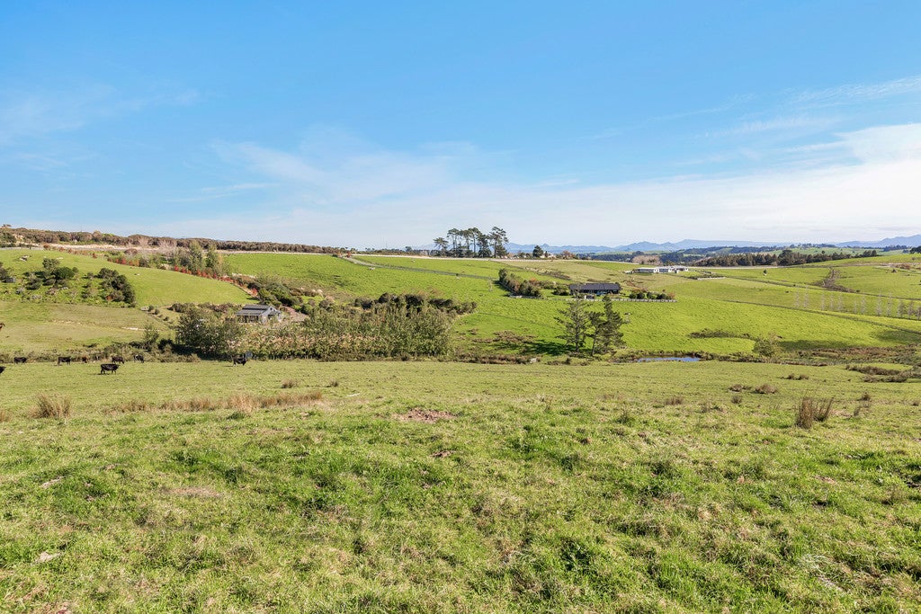 42 Golden Grove, Kamo - Carousel 23