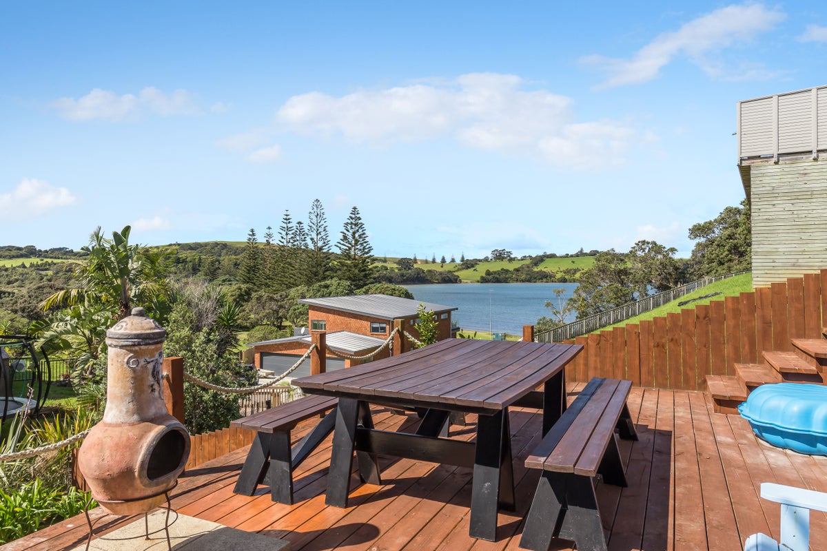90 SHAKESPEAR RD, Army Bay, Whangaparaoa - Carousel 2