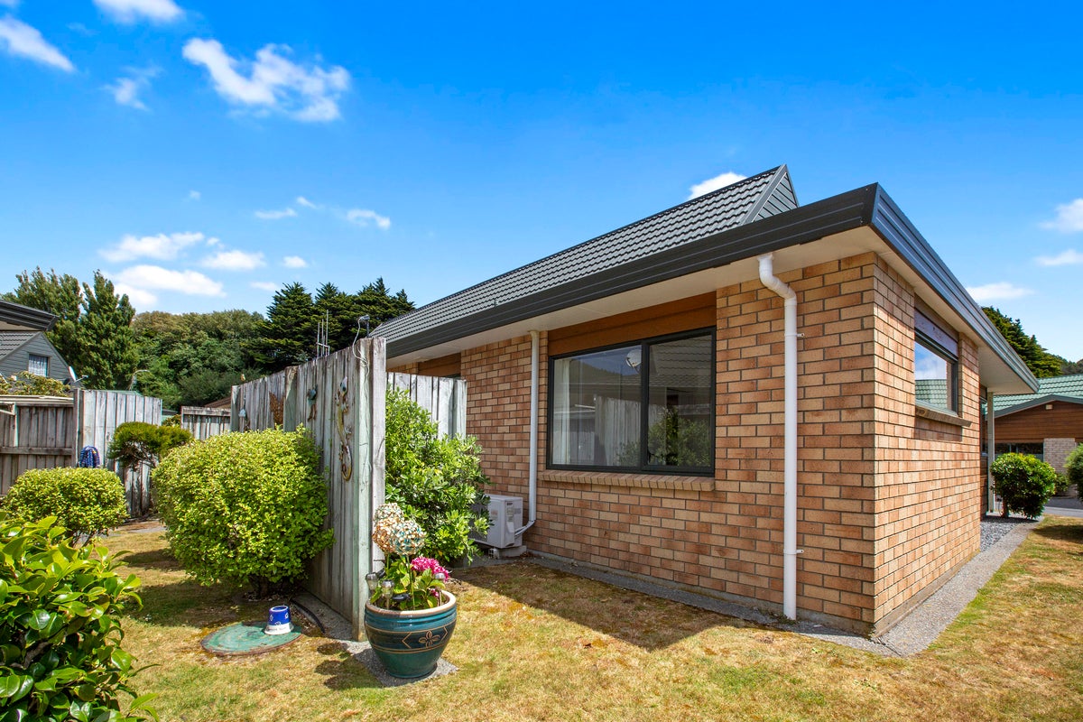 27/42 Main Road, Tawa, Wellington - Carousel 2