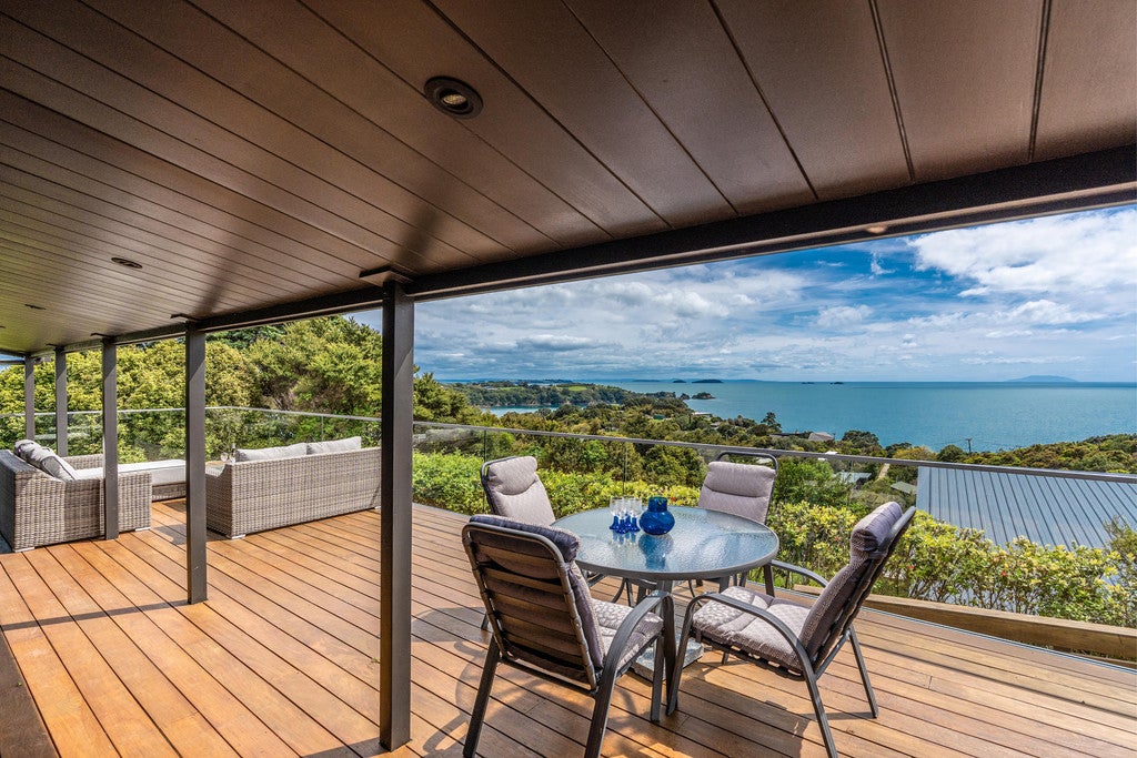 38A Queens Drive, Oneroa, Waiheke Island - Carousel 1