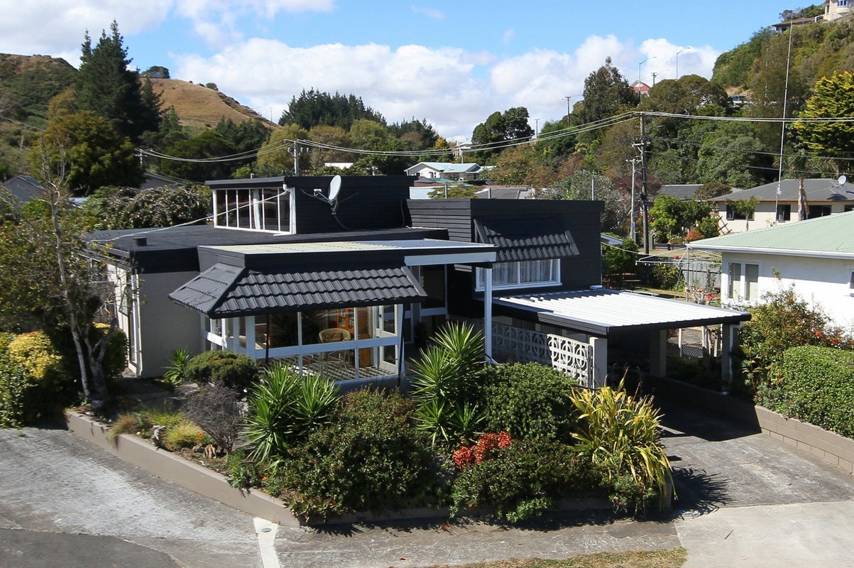 65 Anzac Parade, Durie Hill, Whanganui - Carousel 1