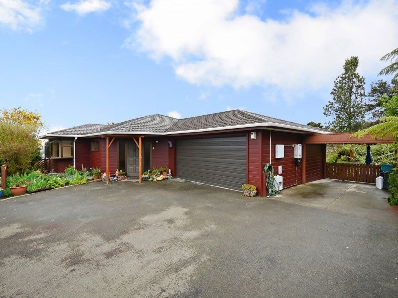9 King Charles Drive, Kingsley Heights, Upper Hutt - Carousel 2