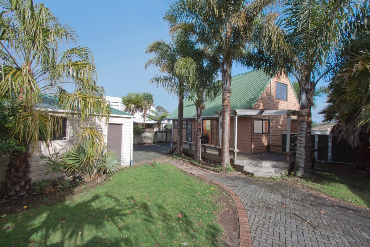 17 Ronald Court, Pukete, Hamilton - Carousel 16
