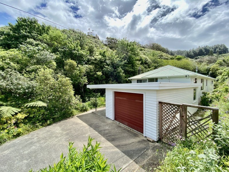 100 Chester Road, Tawa, Wellington - Carousel 1