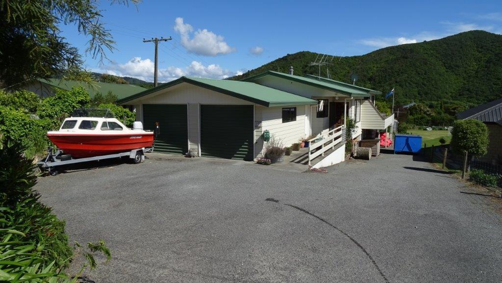 27 Moana View Road, Waikawa, Picton - Carousel 1