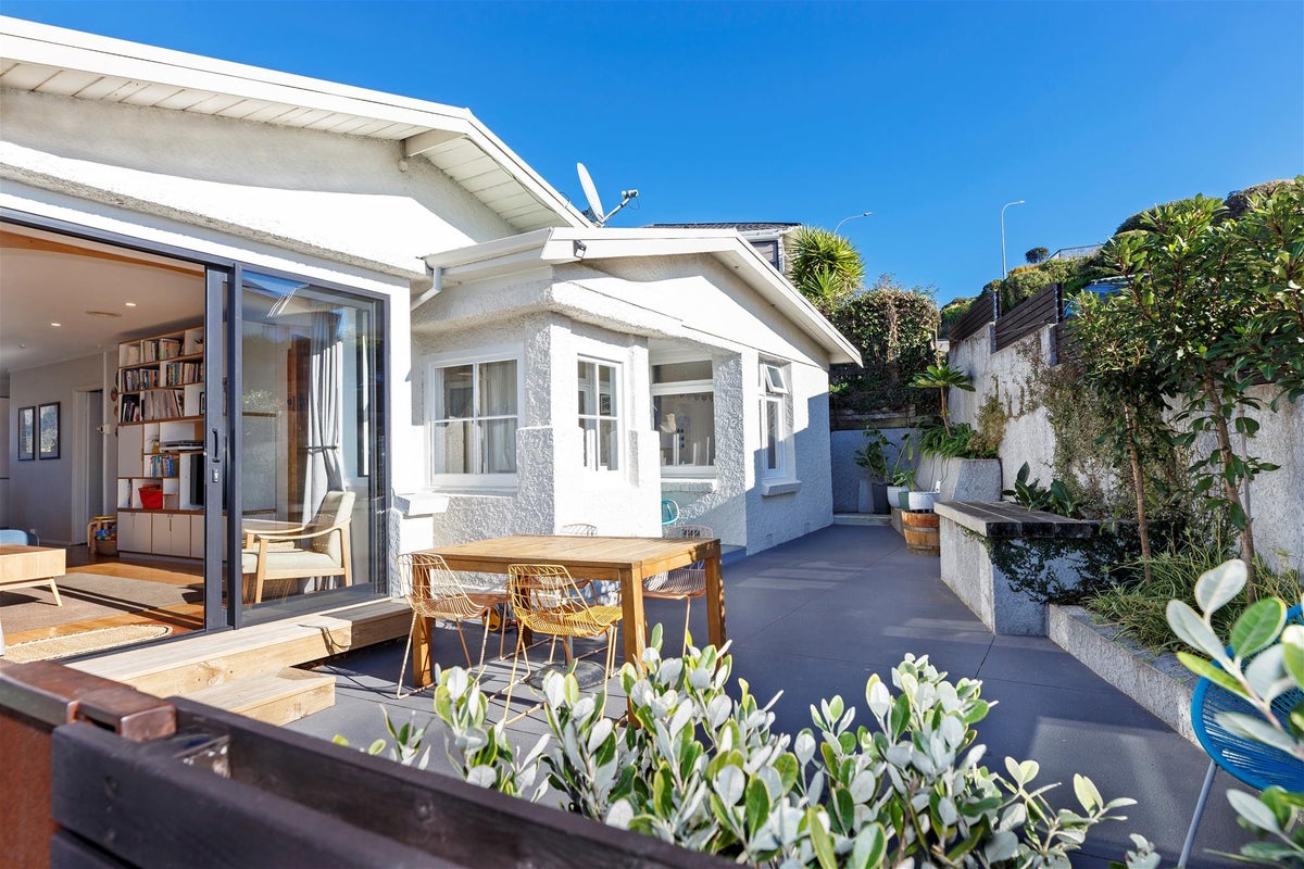 9 Britannia Heights, Stepneyville, Nelson - Carousel 1