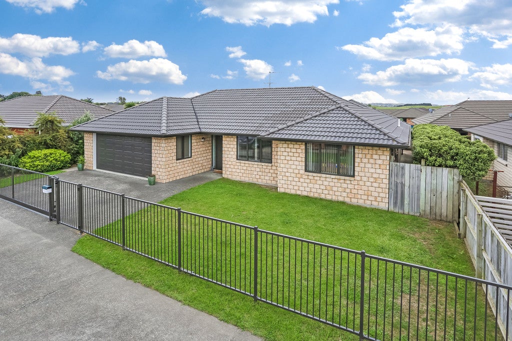 18 Ripple Grove, Waiuku, Waiuku - Carousel 1