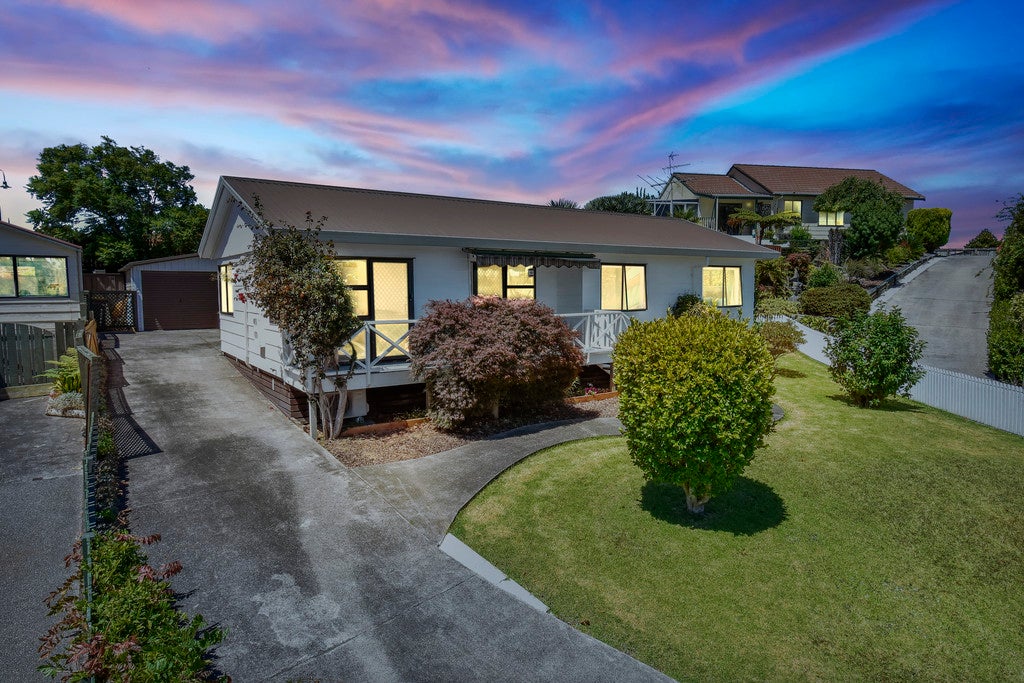34 Bluewater Place, Wattle Downs, Auckland - Carousel 2