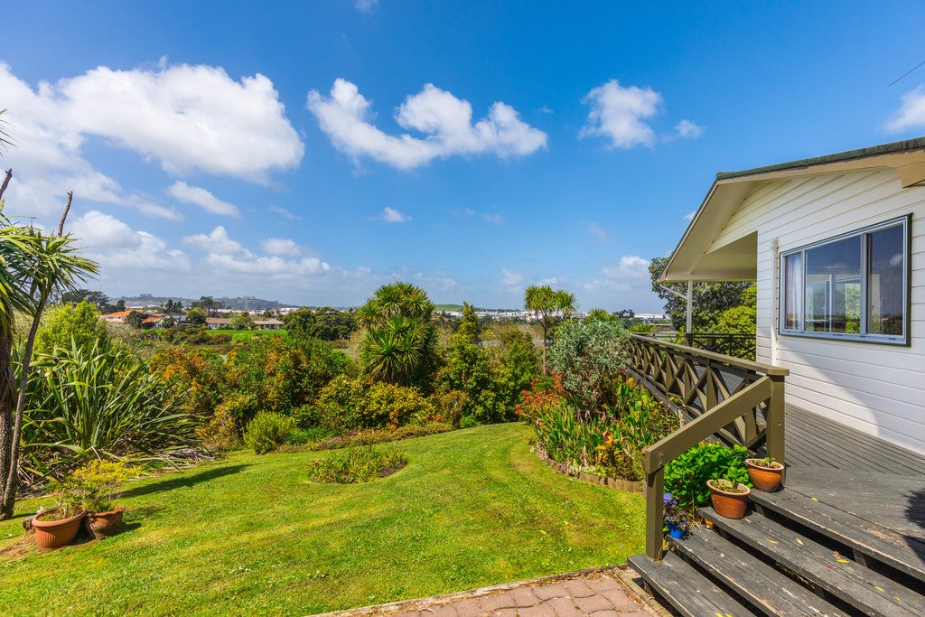 19 Waikaremoana Place, Pakuranga Heights, Auckland - Carousel 2