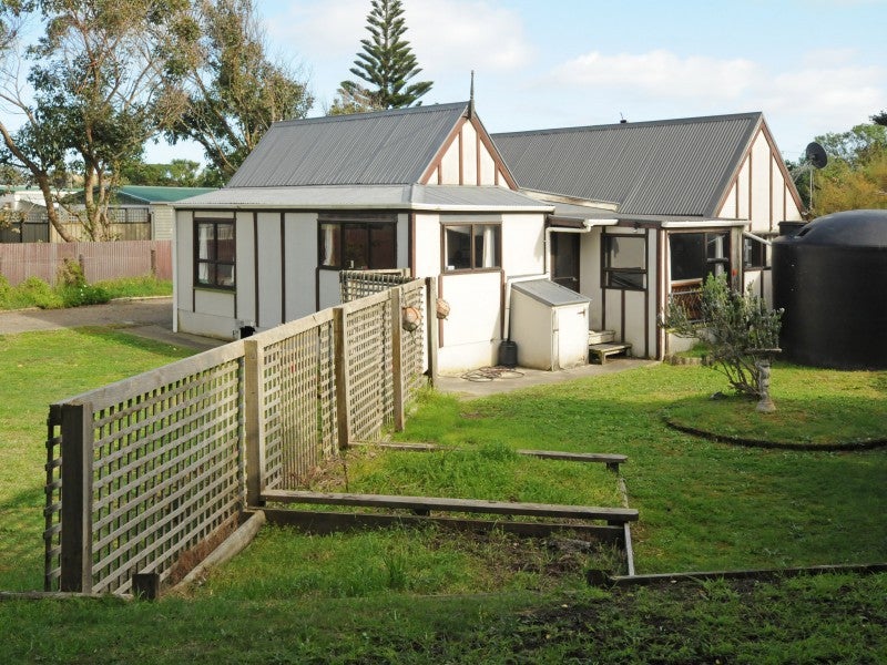3 Sarah Street, Waikawa Beach, Levin - Carousel 15