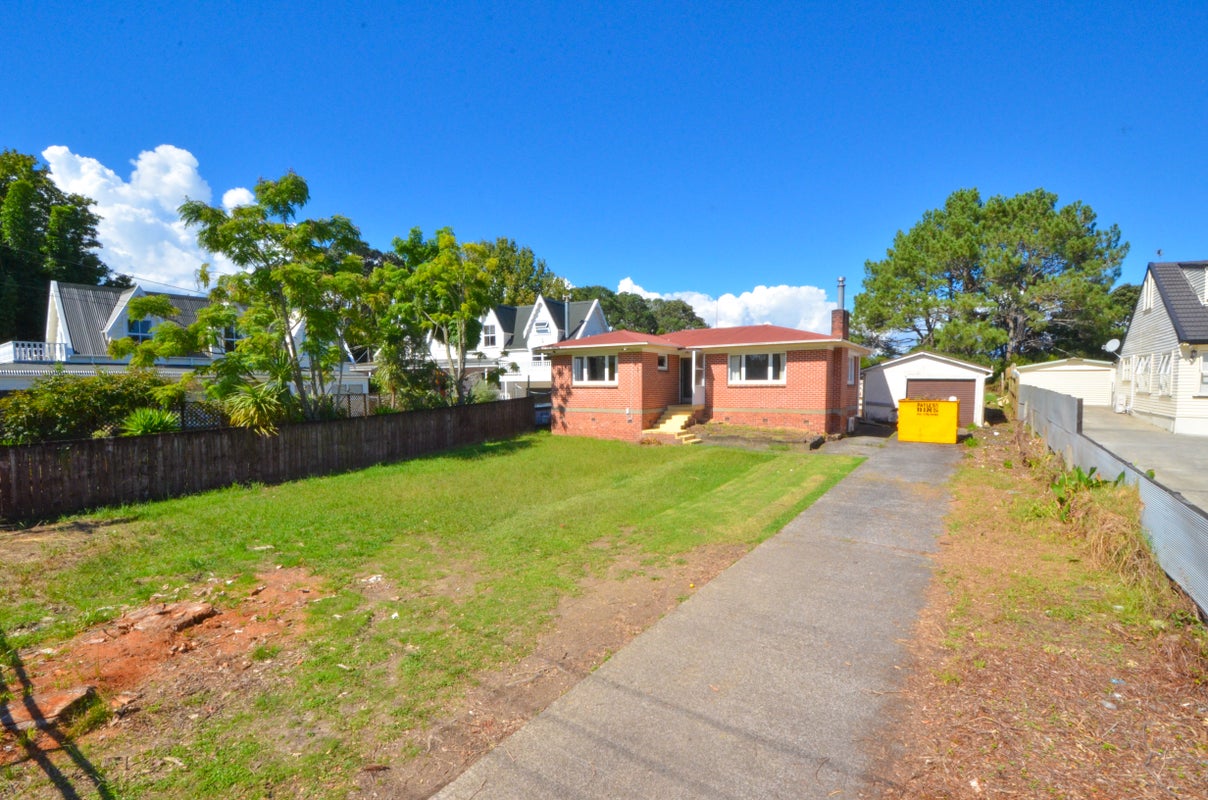 43 Beaubank Road, Kelston, Auckland - Carousel 1