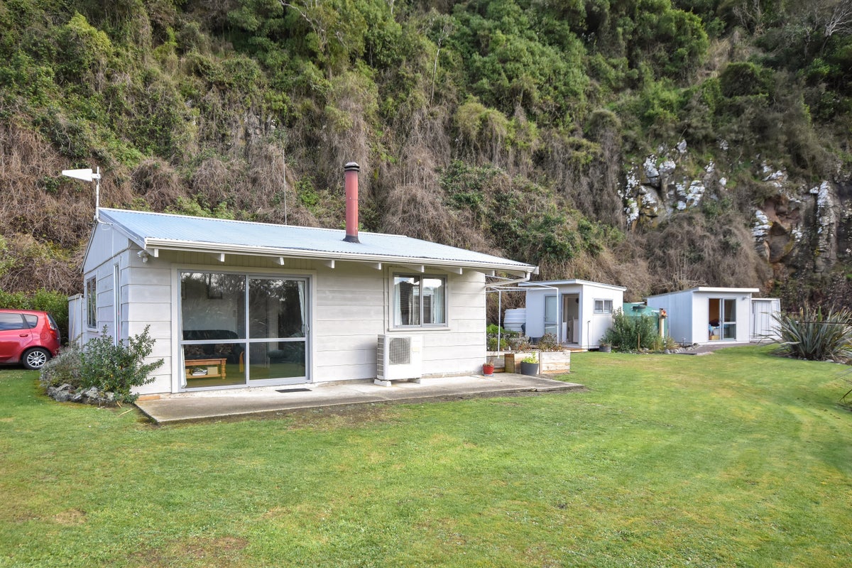 13 Mihiwaka Road, Long Beach, Port Chalmers - Carousel 1