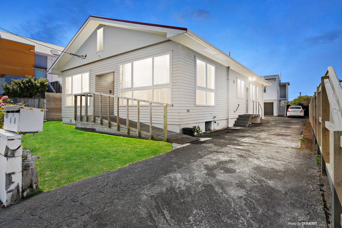 107 Rongotai Road, Kilbirnie, Wellington - Carousel 19