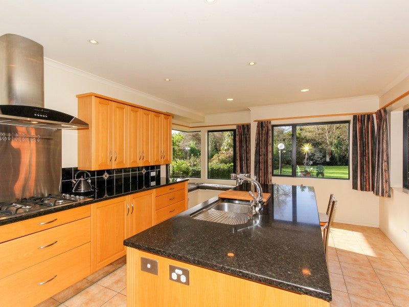 35 Shelter Grove, Frankleigh Park, New Plymouth - Carousel 2