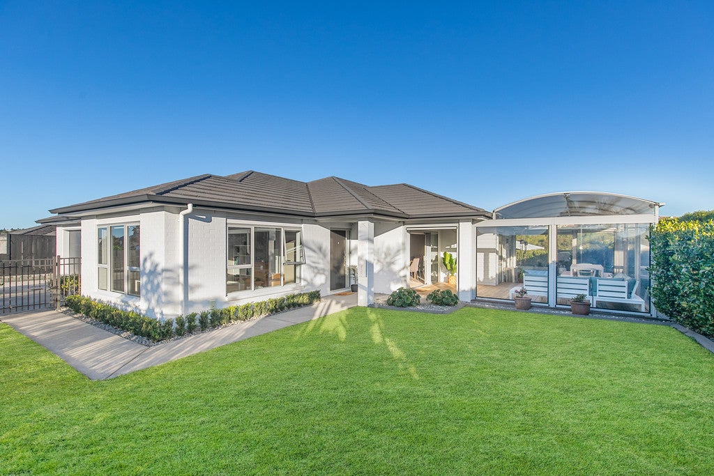 11 Weatherly Drive, Beachlands, Auckland - Carousel 2