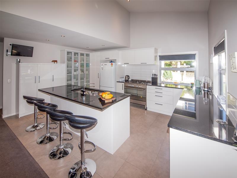 12 Edington Grove, Churton Park, Wellington - Carousel 2