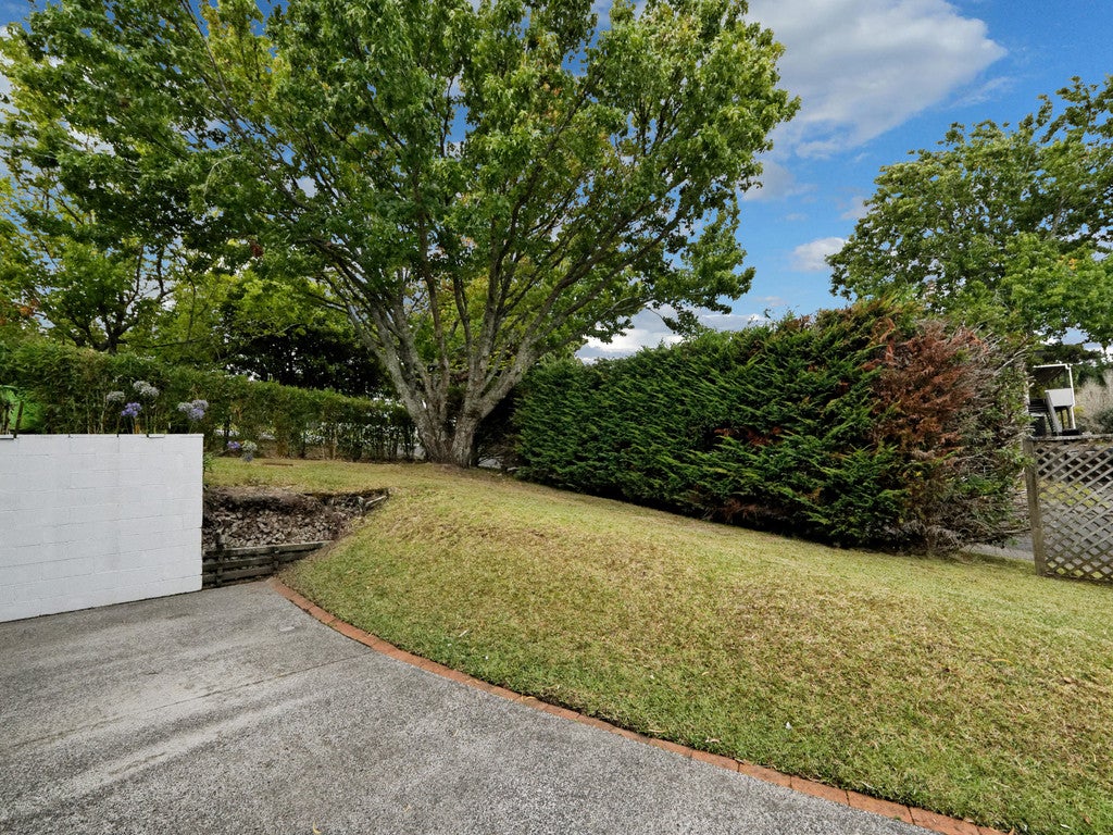 5 Castleford Street, Green Bay, Auckland - Carousel 20